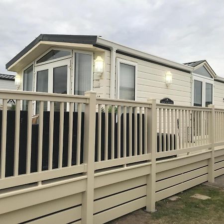 Hot Tub Accommodation North Wales Caravan Рил Екстериор снимка