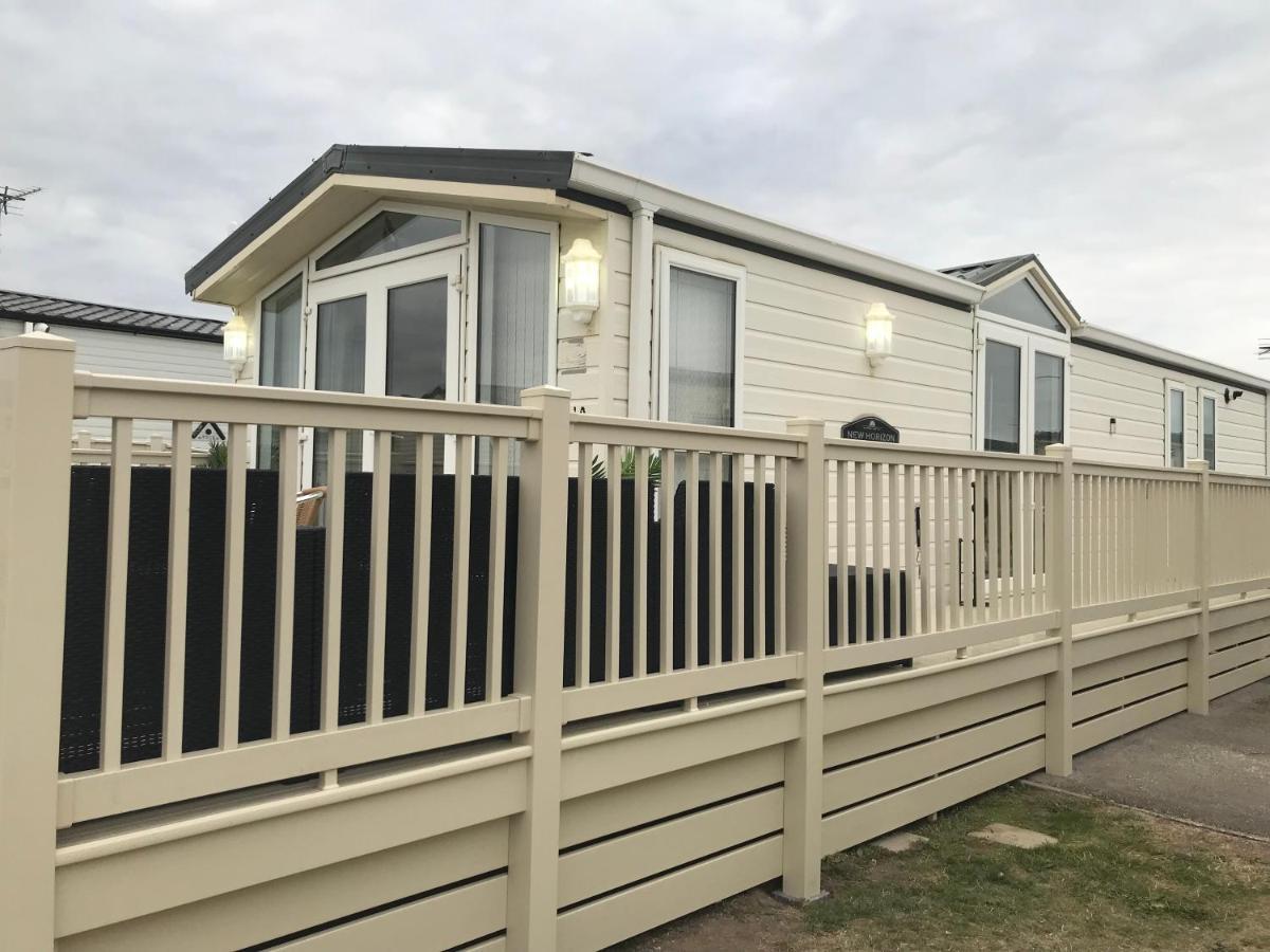 Hot Tub Accommodation North Wales Caravan Рил Екстериор снимка